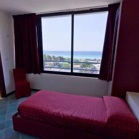 Baia Hotell 3*